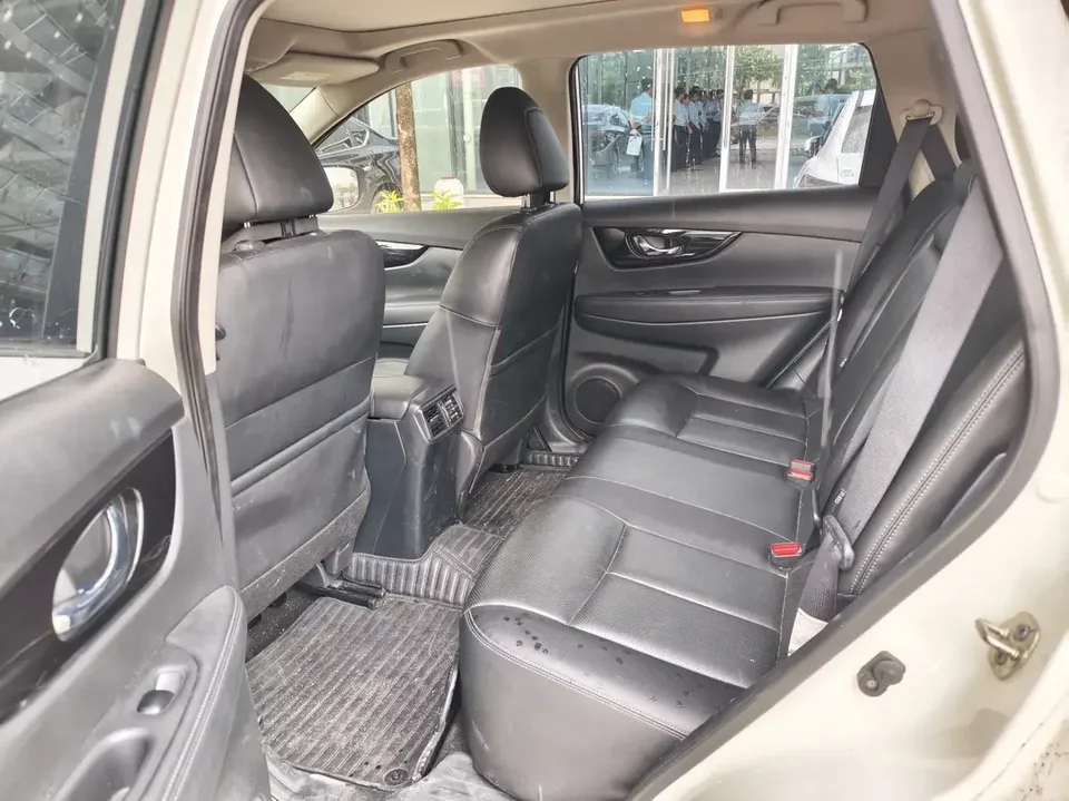 Nissan X-Trail Qijun 2022 2.0L 2WD Smart Link Premium Edition 2022 — thumbnail 3