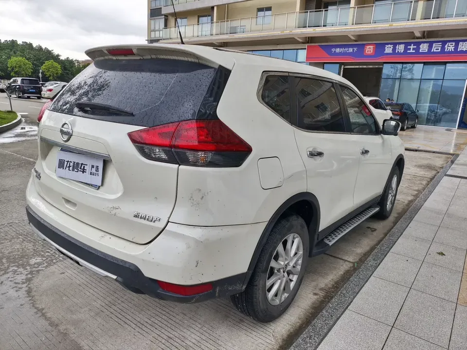 Nissan X-Trail Qijun 2022 2.0L 2WD Smart Link Premium Edition 2022 — thumbnail 4