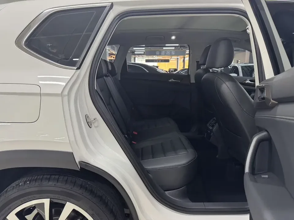 Volkswagen Tharu tuyue 2022 280TSI 2WD Deluxe Edition 2023 — thumbnail 4