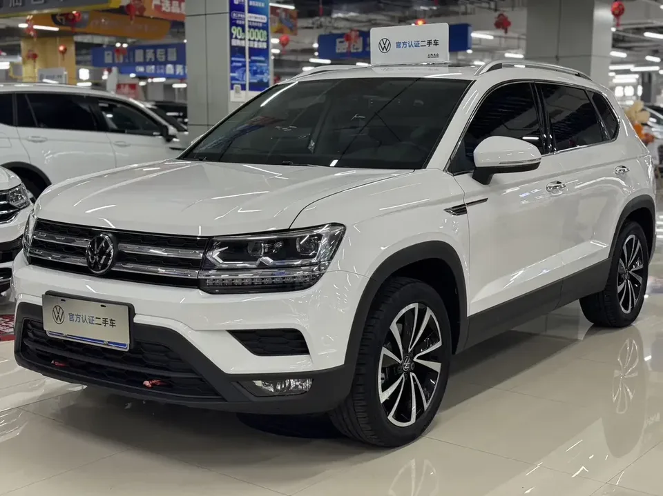 Volkswagen Tharu tuyue 2022 280TSI 2WD Deluxe Edition 2023 — photo 1, buy with delivery to Moscow