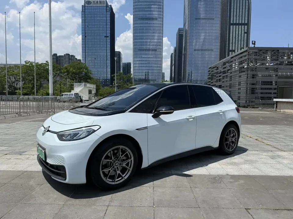 Volkswagen ID.3 Volkswagen ID.3 2022 Pure Smart Edition 2023 — photo 1, buy with delivery to Moscow