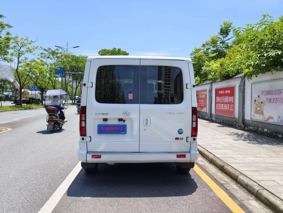 Datong Xintu V80 Xintu V80 2025 PRO 2.0T 9AT Aoyuntong short axis ultra low top 147Ps 5/6 seats 2025 — миниатюра 2