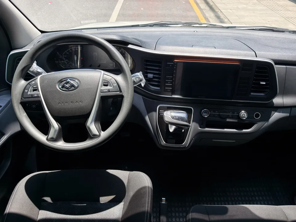 Datong Xintu V80 Xintu V80 2025 PRO 2.0T 9AT Aoyuntong short axis ultra low top 147Ps 5/6 seats 2025 — миниатюра 3