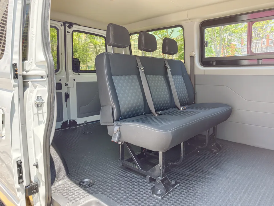 Datong Xintu V80 Xintu V80 2025 PRO 2.0T 9AT Aoyuntong short axis ultra low top 147Ps 5/6 seats 2025 — миниатюра 4