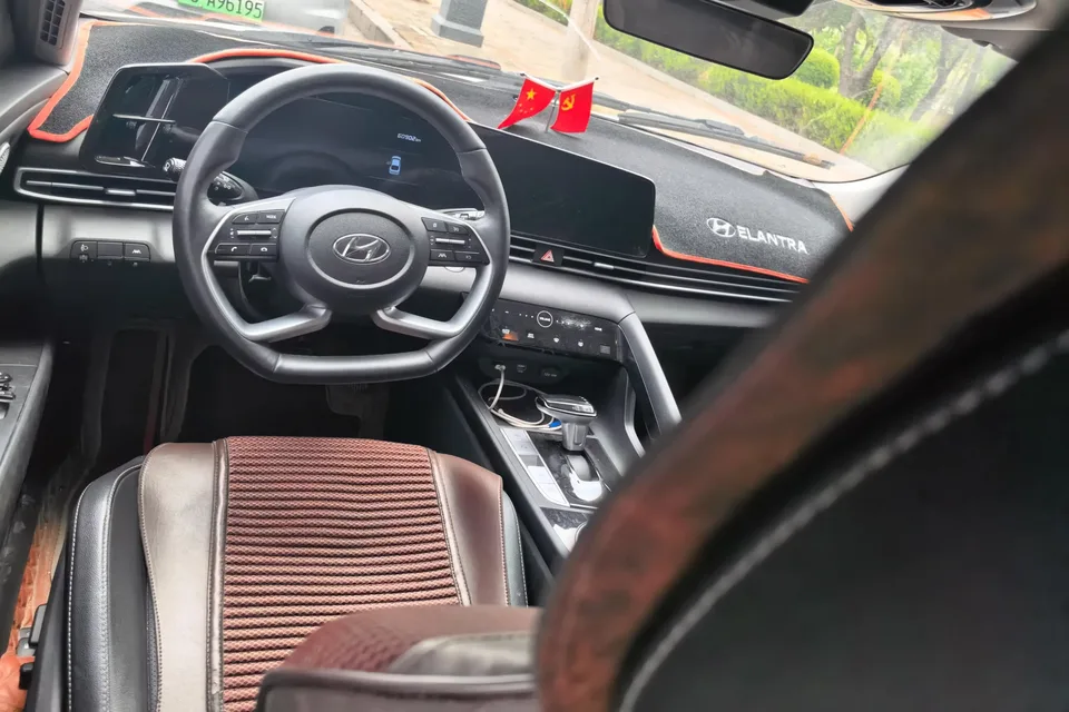 Hyundai Elantra Elantra 2022 1.5L CVT LUX Premium Edition 2023 — thumbnail 4