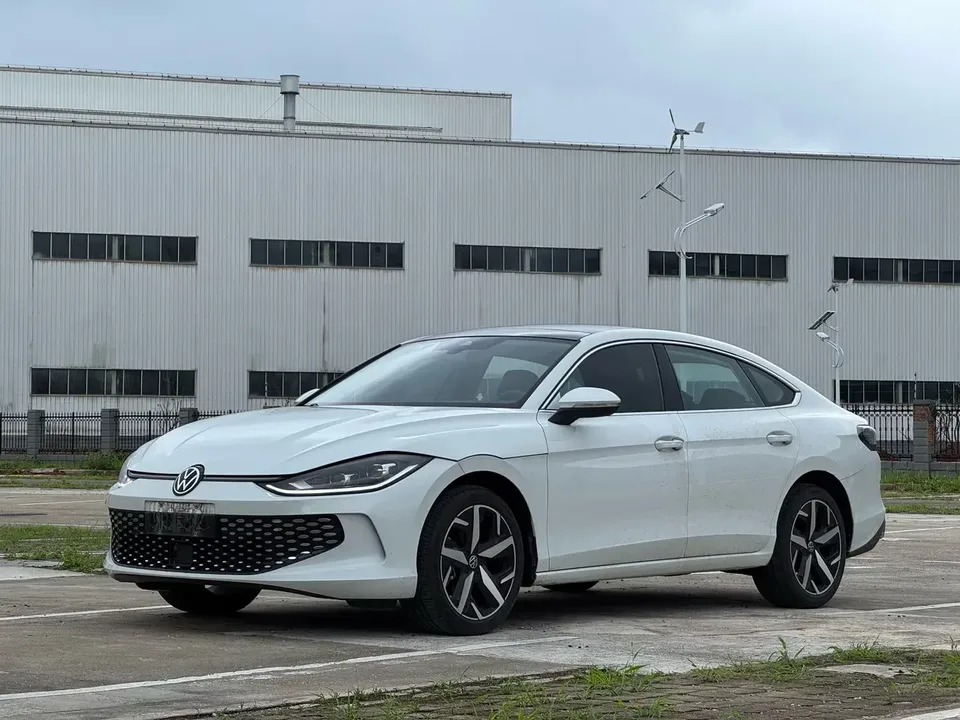 Volkswagen Lamando Lingdu 2024 Lingdu L 280TSI DSG Hot Edition 2024 — photo 1, buy with delivery to Moscow
