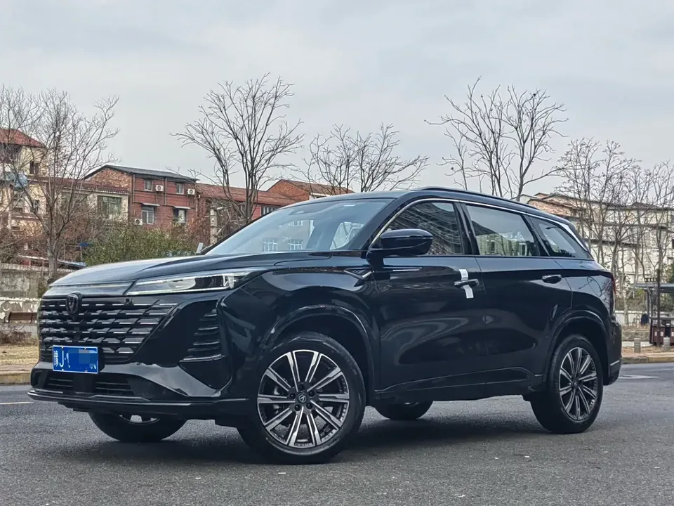 Changan CS75PLUS Changan CS75 PLUS 2026 Smart Champion Edition 1.5T New Blue Whale Smart Navigation Model 2025 — photo 1, buy with delivery to Moscow