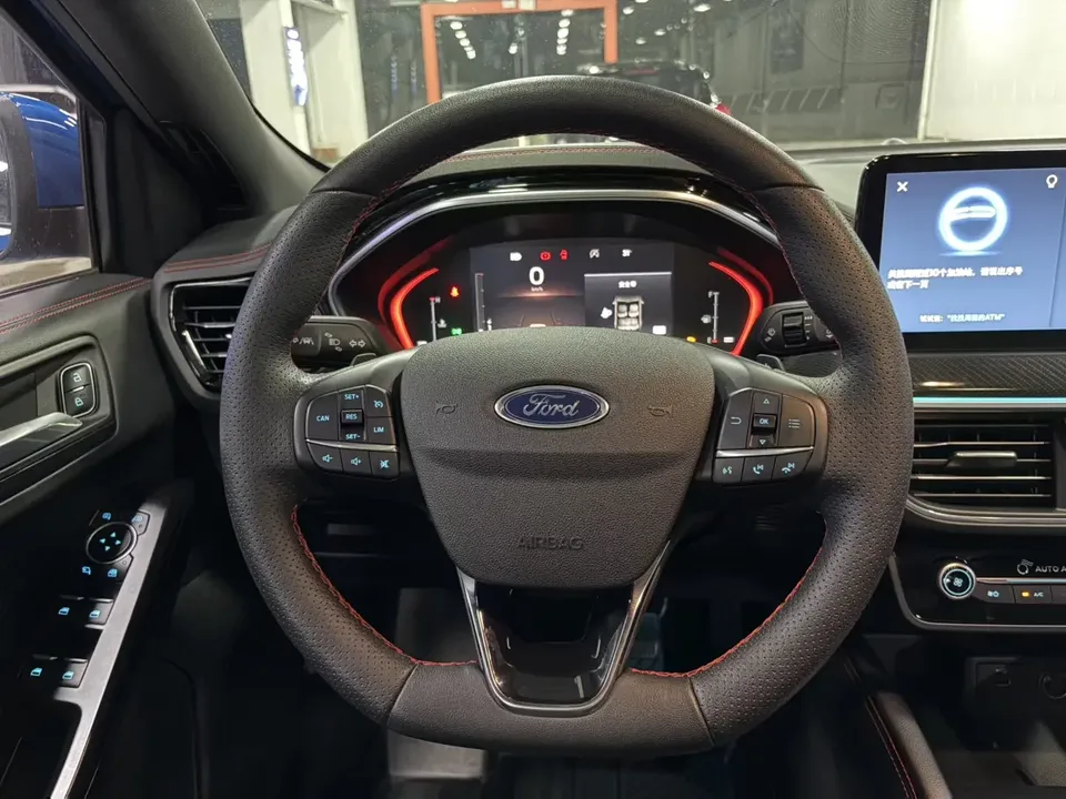 Ford Focus fox 2021 Sedan EcoBoost 180 Automatic ST Line 2022 — thumbnail 4