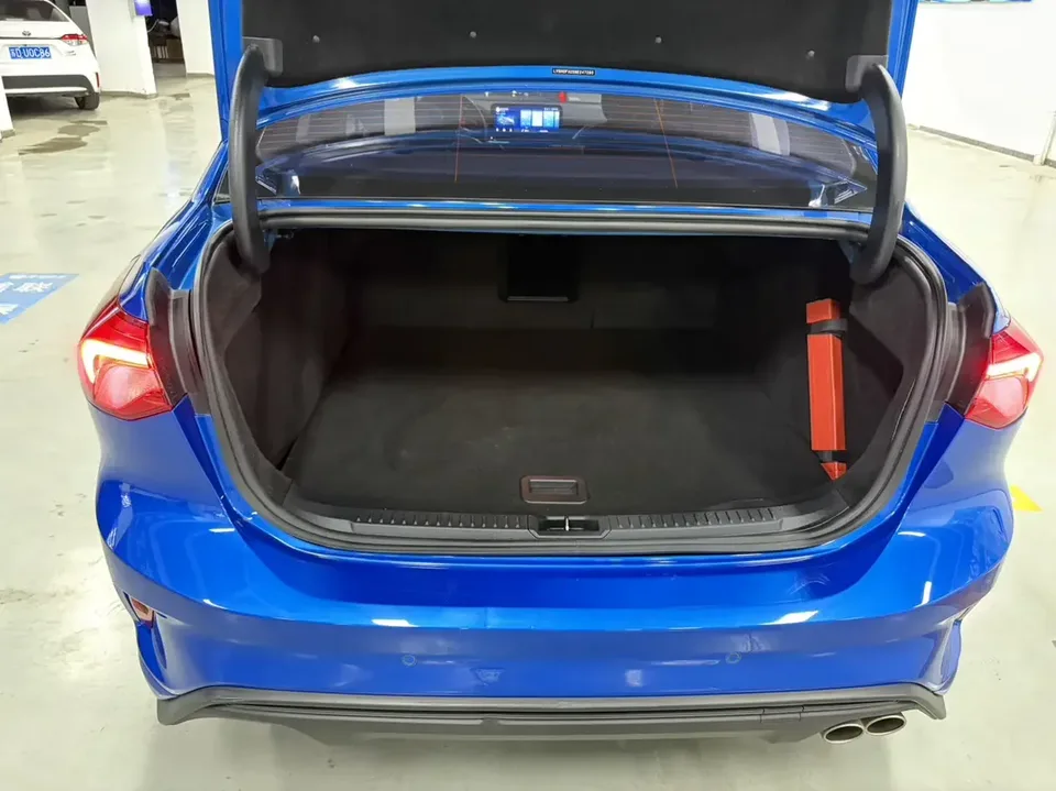 Ford Focus fox 2021 Sedan EcoBoost 180 Automatic ST Line 2022 — thumbnail 5