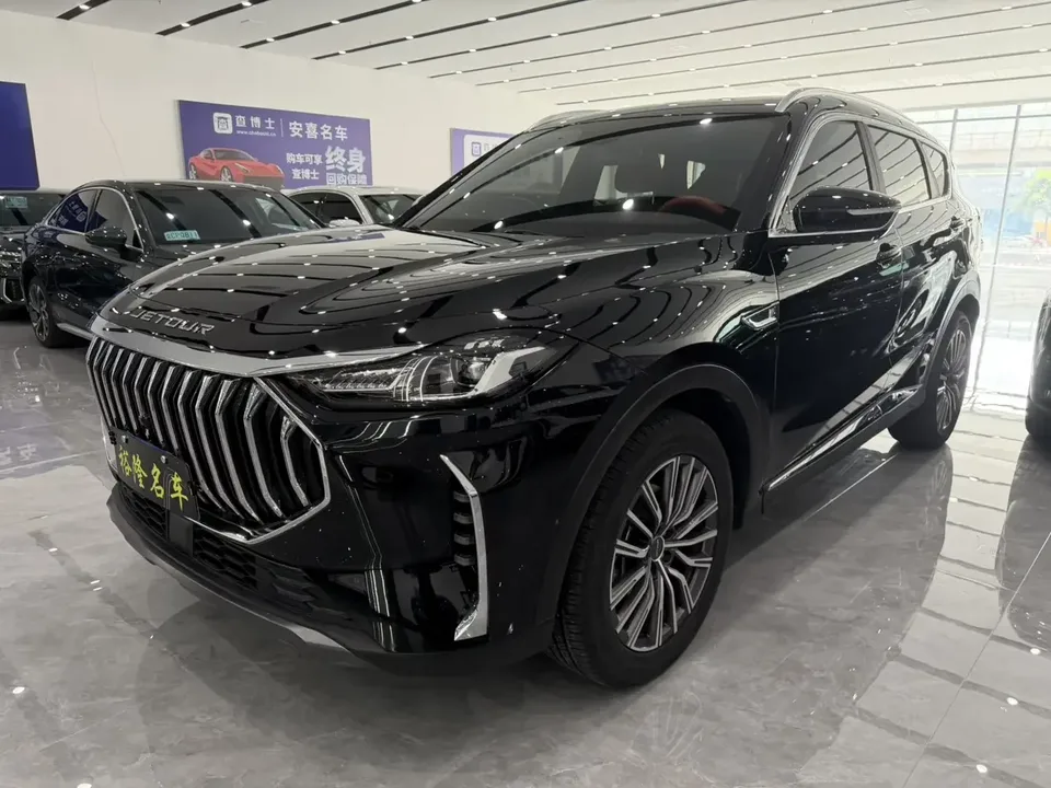 Jetour Jietu X70 PLUS Jietu X70 PLUS 2023 1.5T DCT Brave PLUS 5-seater 2023 — photo 1, buy with delivery to Moscow
