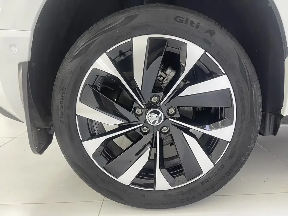 Skoda Karoq Korok 2023 TSI280 Luxury Edition 2023 — thumbnail 3