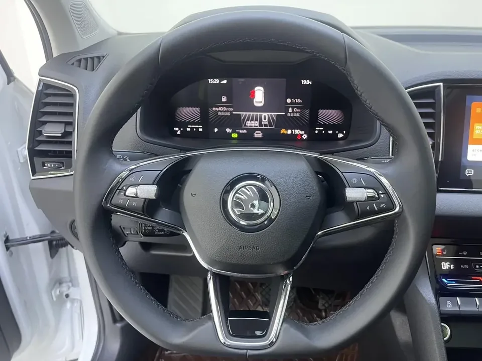 Skoda Karoq Korok 2023 TSI280 Luxury Edition 2023 — thumbnail 4