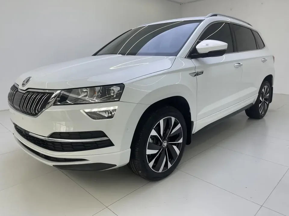 Skoda Karoq Korok 2023 TSI280 Luxury Edition 2023 — photo 1, buy with delivery to Moscow