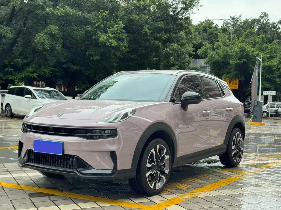 Lynk & Co 06 Lynk & Co 06 2023 Remix 1.5T Plus 2023 — photo 1, buy with delivery to Moscow