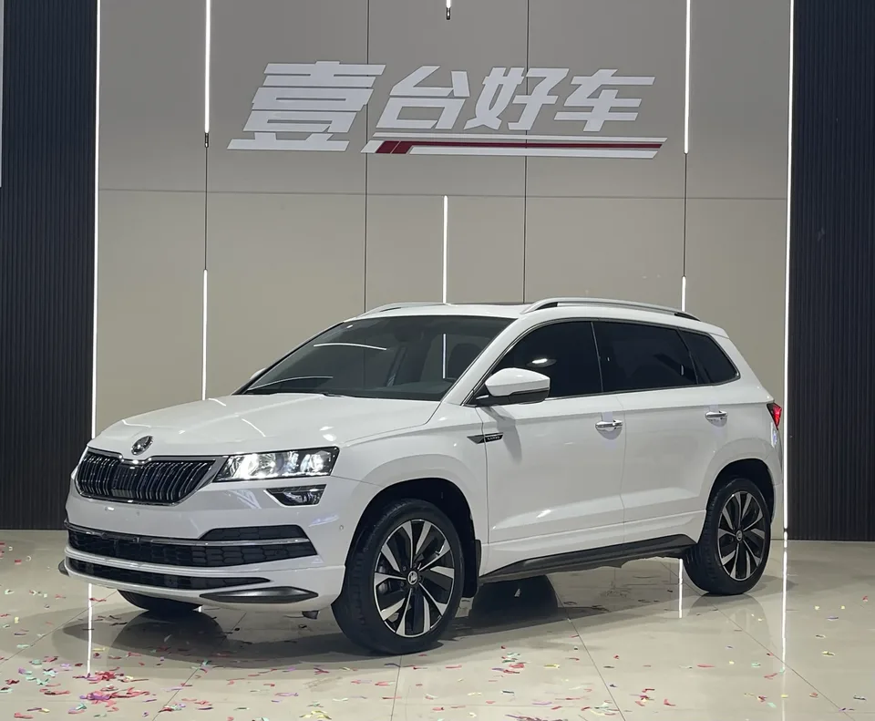 Skoda Karoq Korok 2022 TSI280 Luxury Edition 2022 — photo 1, buy with delivery to Moscow