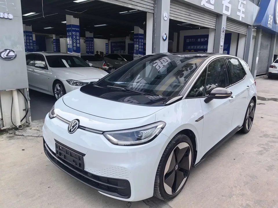 Volkswagen ID.3 Volkswagen ID.3 2021 Pure 2022 — photo 1, buy with delivery to Moscow