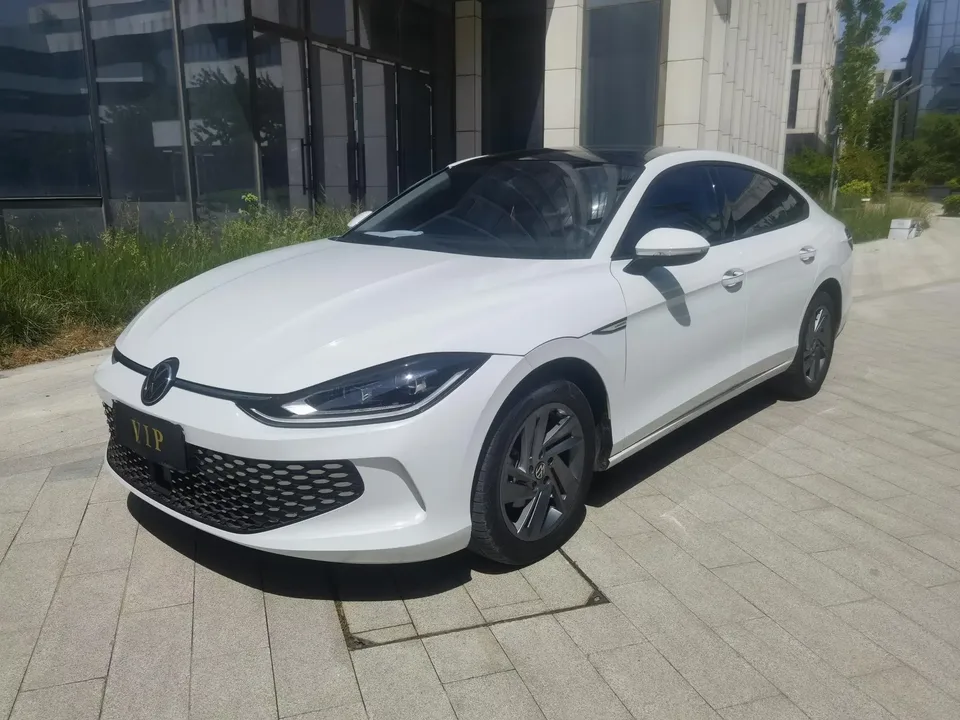 Volkswagen Lamando Lingdu 2024 Lingdu L 280TSI DSG Hot Edition 2024 — photo 1, buy with delivery to Moscow