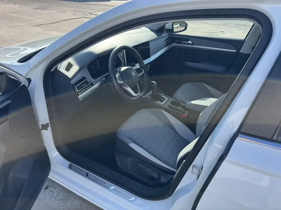 Volkswagen Lavida Lavida 2023 1.5L Automatic Fully Edition 2022 — thumbnail 4