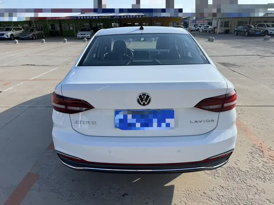 Volkswagen Lavida Lavida 2023 1.5L Automatic Fully Edition 2022 — thumbnail 5