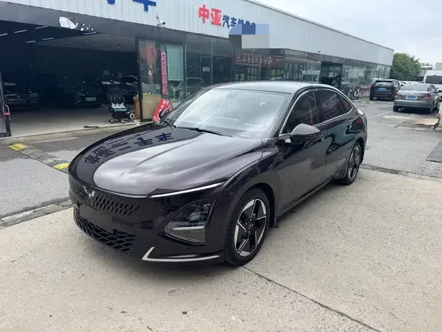 Wuling Starlight PHEV Wuling Starlight PHEV 2023 150 Advanced Version 2024 — photo 1, buy with delivery to Moscow