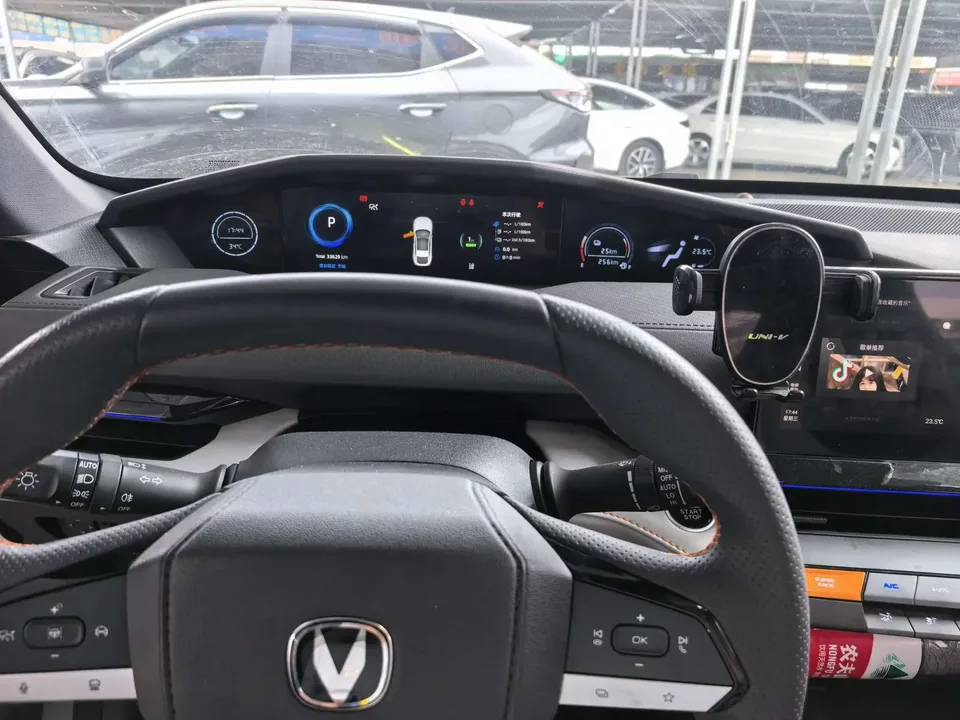 Changan UNI-V Smart Electric iDD Changan UNI-V Smart Electric iDD 2024 Blue Whale iDD 136km Smart Edition 2024 — thumbnail 5