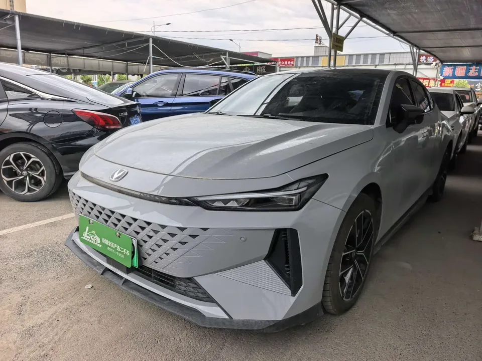 Changan UNI-V Smart Electric iDD Changan UNI-V Smart Electric iDD 2024 Blue Whale iDD 136km Smart Edition 2024 — photo 1, buy with delivery to Moscow
