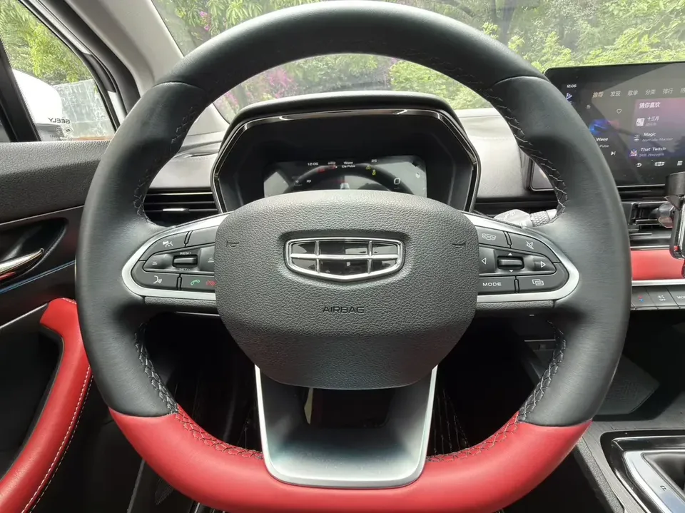 Geely Emgrand S Emgrand S 2021 1.4T CVT Premium 2022 — thumbnail 4