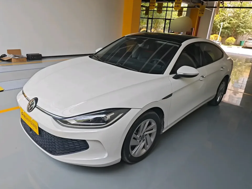 Volkswagen Lamando Lingdu 2022 Lingdu L 280TSI DSG Hot Edition 2022 — photo 1, buy with delivery to Moscow