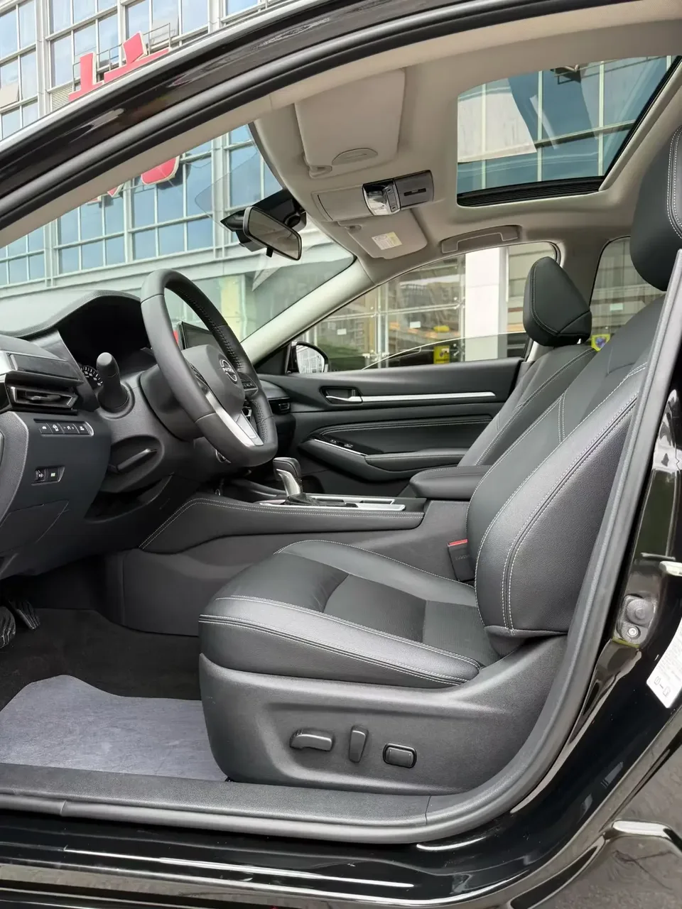 Nissan Altima Sound of nature 2022 2.0L XL-TLS Enjoy Edition 2024 — thumbnail 3