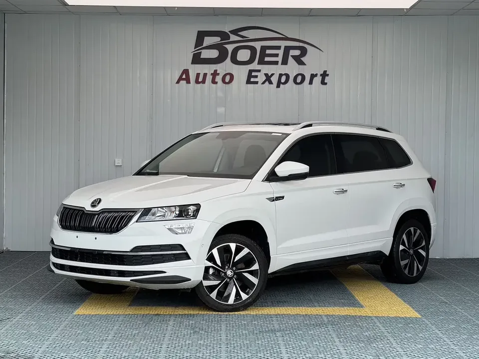Skoda Karoq Korok 2022 TSI280 Luxury Edition 2022 — photo 1, buy with delivery to Moscow