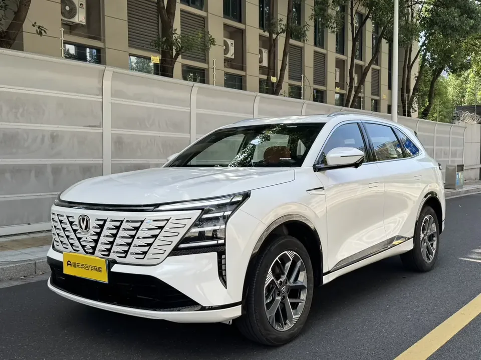 Changan CS75PLUS Changan CS75 PLUS 2025 The fourth generation 1.5T New Blue Whale Smart Premium 2026 — photo 1, buy with delivery to Moscow