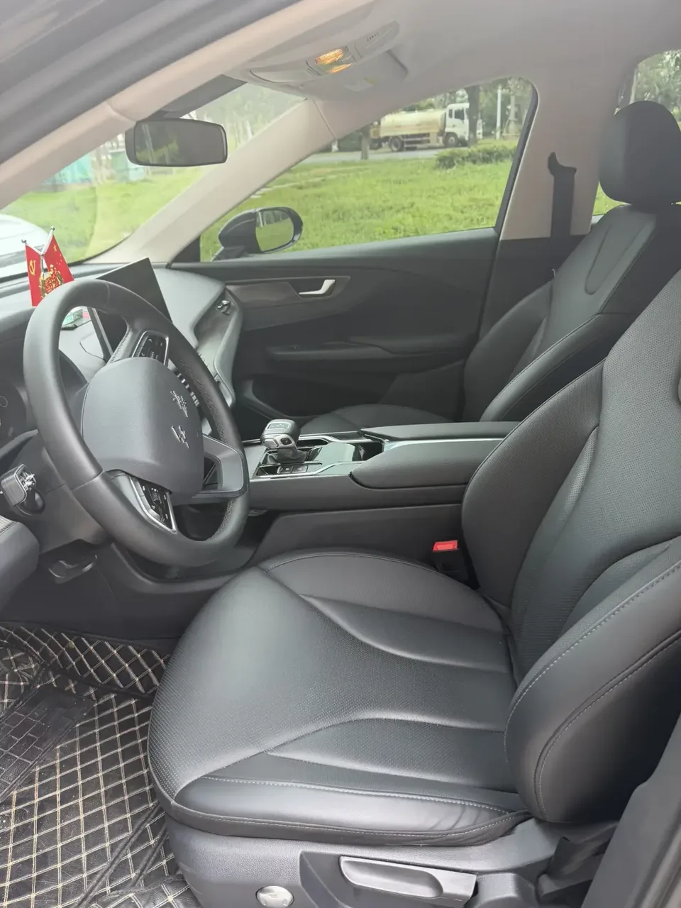 Hongqi E-QM5 Hongqi E-QM5 2022 Charging 431km LeXiang Edition 5-seater 2022 — thumbnail 3