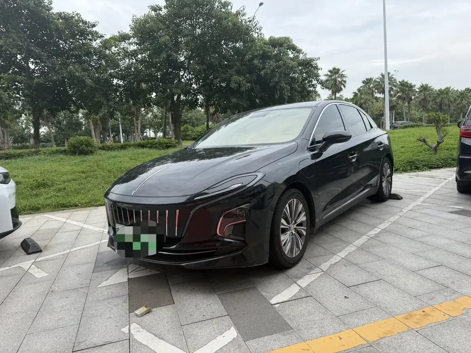Hongqi E-QM5 Hongqi E-QM5 2022 Charging 431km LeXiang Edition 5-seater 2022 — photo 1, buy with delivery to Moscow