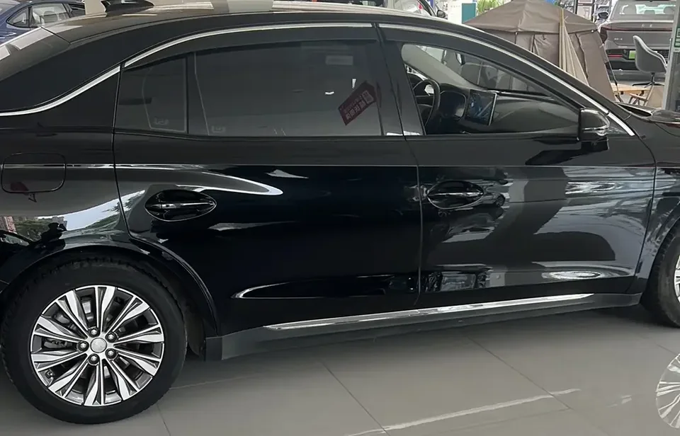 Hongqi E-QM5 Hongqi E-QM5 2022 Charging 431km LeXiang Edition 5-seater 2022 — thumbnail 4
