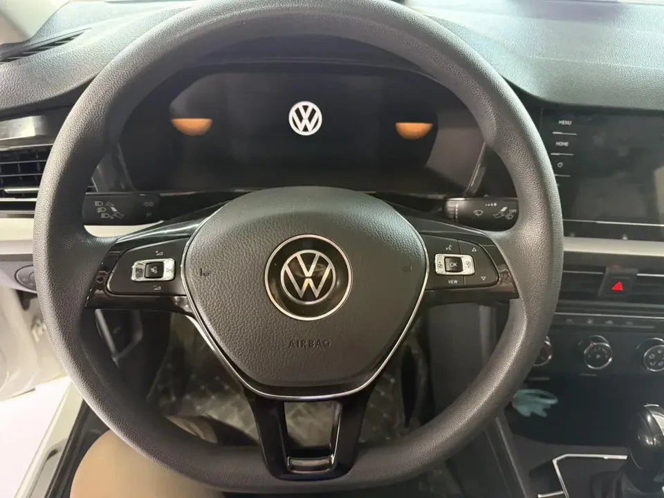 Volkswagen Lavida Lavida 2022 1.5L Automatic Vision Edition 2022 — thumbnail 3