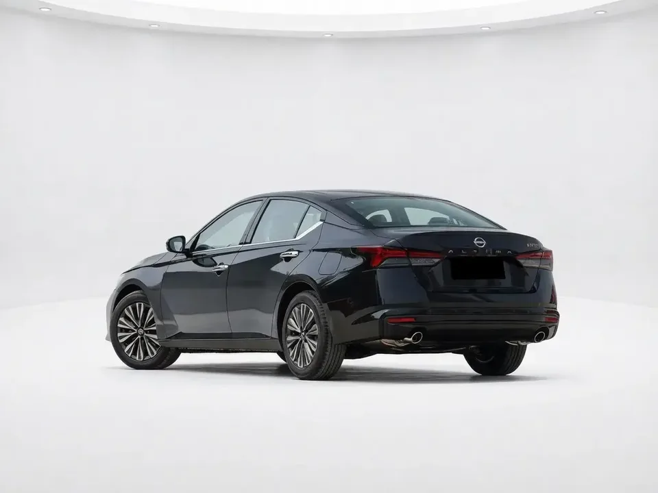 Nissan Altima Sound of nature 2024 2.0L SV Black Gold Edition 2024 — thumbnail 2