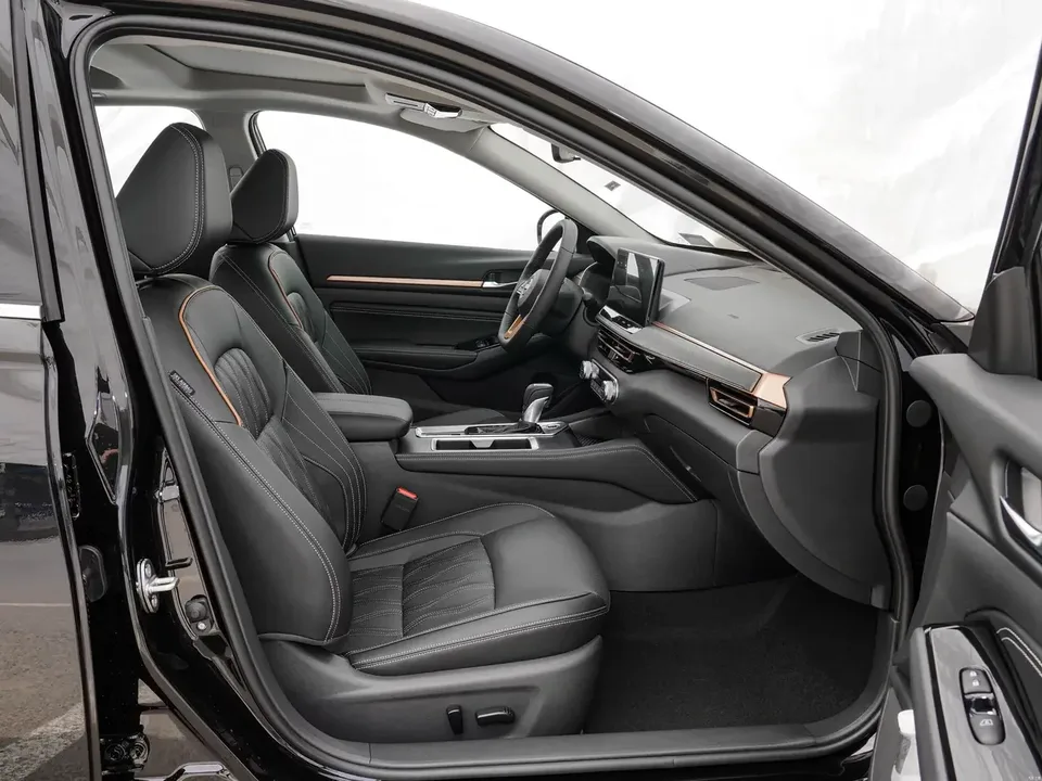 Nissan Altima Sound of nature 2024 2.0L SV Black Gold Edition 2024 — thumbnail 4