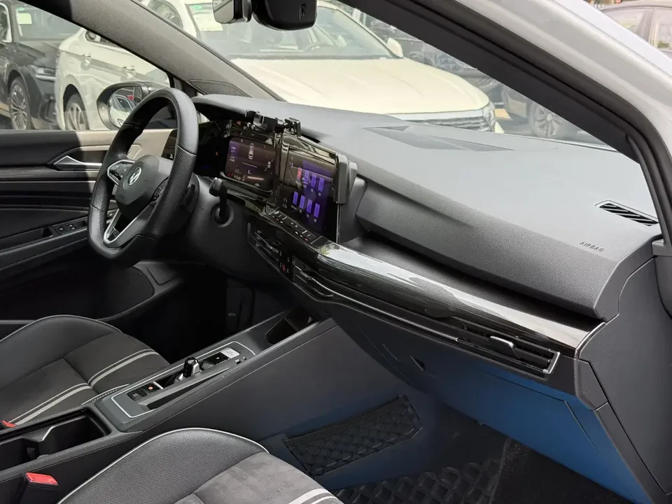 Volkswagen Golf golf 2023 280TSI DSG R-Line Lite 2024 — thumbnail 4