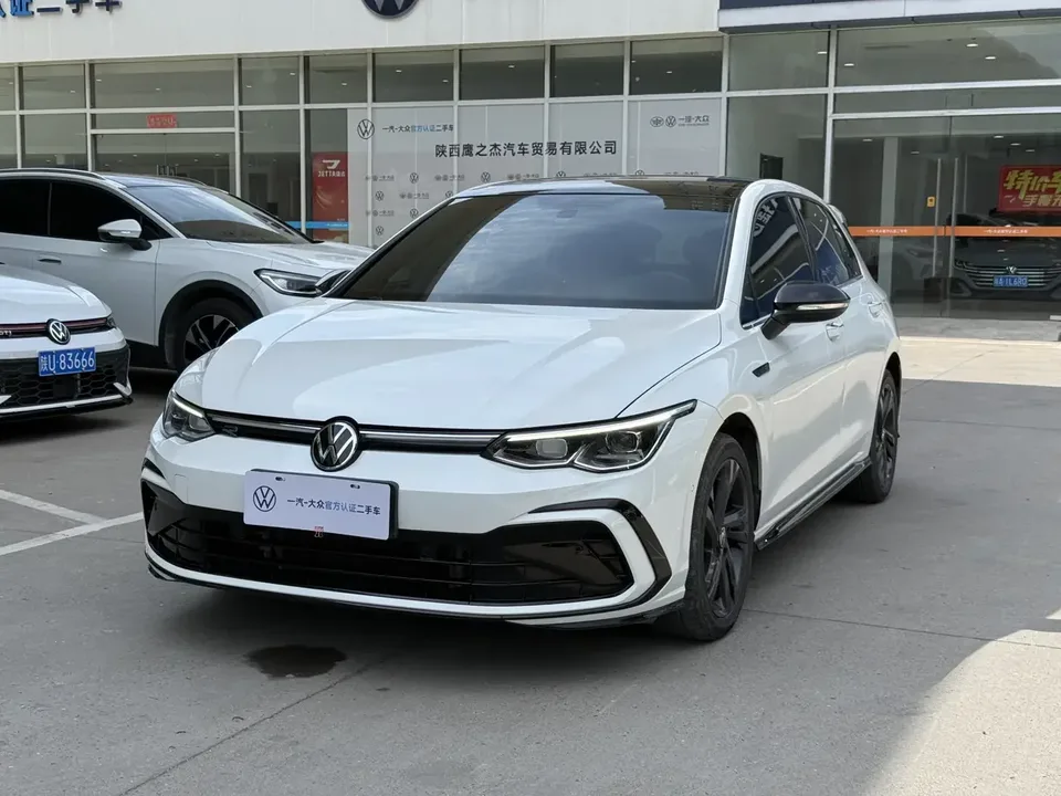 Volkswagen Golf golf 2023 280TSI DSG R-Line Lite 2024 — photo 1, buy with delivery to Moscow