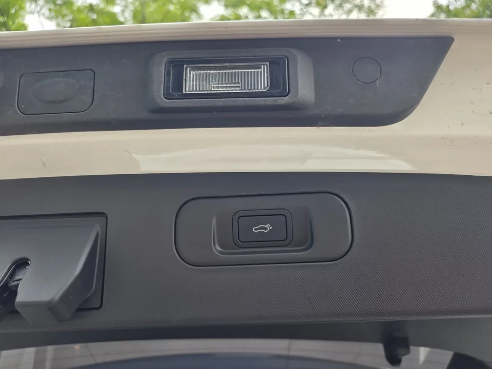 Geely ICON Geely ICON 2026 1.5TD Chocolate Edition 2025 — thumbnail 4