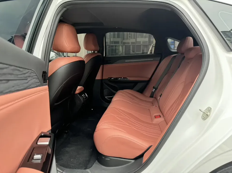 Geely Galaxy L6 Galaxy L6 2025 1.5 EM-i DHT 140KM Long-distance Version 2025 — thumbnail 3