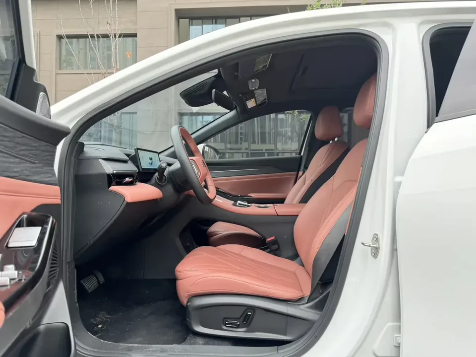 Geely Galaxy L6 Galaxy L6 2025 1.5 EM-i DHT 140KM Long-distance Version 2025 — thumbnail 5