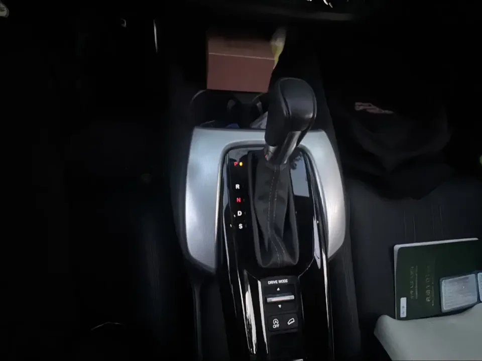 Honda HR-V HondaHR-V 2023 240TURBO CVT Premium Edition 2024 — миниатюра 4