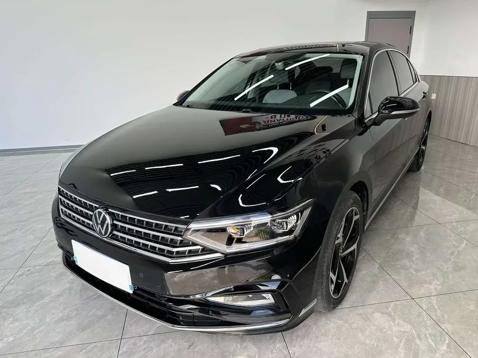 Volkswagen Magotan Magotan 2023 2 millionth anniversary edition 280TSI DSG leading model 2023 — photo 1, buy with delivery to Moscow