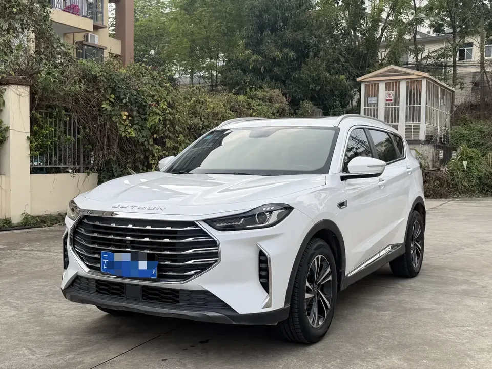 Jetour Jietu X70 PLUS Jietu X70 PLUS 2021 1.5T DCT 7-seater 2022 — photo 1, buy with delivery to Moscow