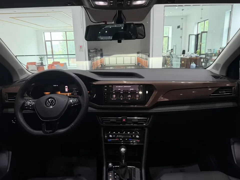 Volkswagen Tharu tuyue 2022 280TSI 2WD Deluxe Edition 2022 — thumbnail 4