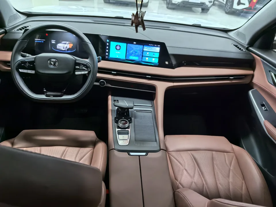 Changan CS75PLUS Changan CS75 PLUS 2024 The third generation champion version 1.5T automatic intelligent driving strong navigation 2025 — thumbnail 3