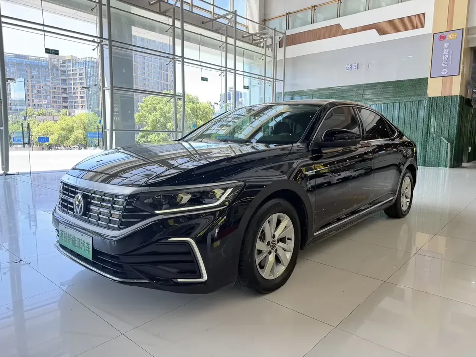 Volkswagen Passat PHEV Passat PHEV 2022 430PHEV Hybrid Business Edition 2023 — photo 1, buy with delivery to Moscow