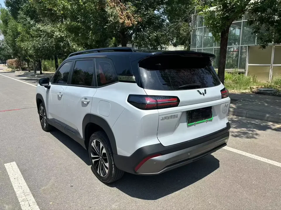 Wuling Starlight 560 PHEV Starlight 560 PHEV 2026 125km Luxury 2025 — thumbnail 4