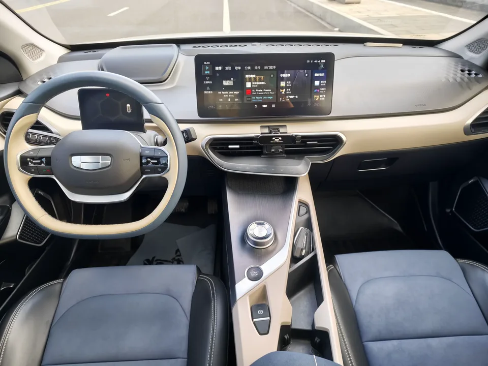 Geely Geometry A Geely Geometry A 2022 Pro 600KM Red Apple Plus 2022 — thumbnail 3